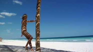 Plavokosa tinejdžerka Tropicana plaža Pornografija